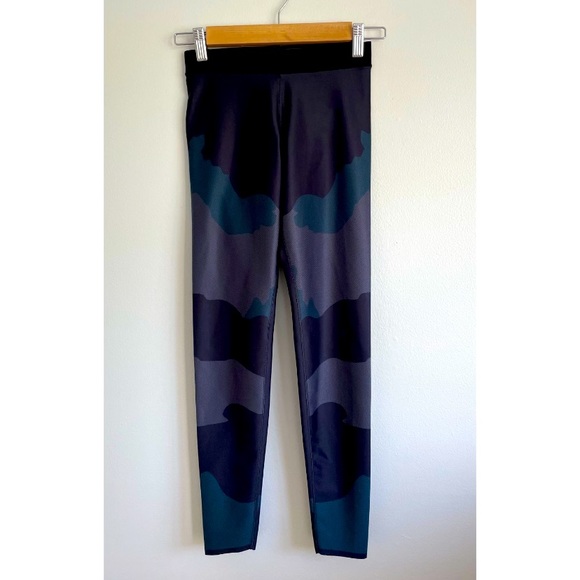 Ultracor -Ultra-Silk Knockout Leggings in Camo Tech - Picture 2 of 8